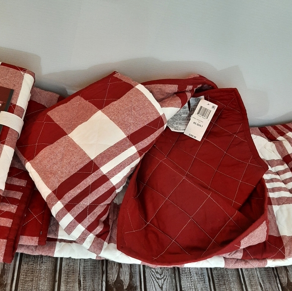 Martha Stewart Red Buffalo Check Plaid King Quilt & One Standard Sham - Picture 10 of 16